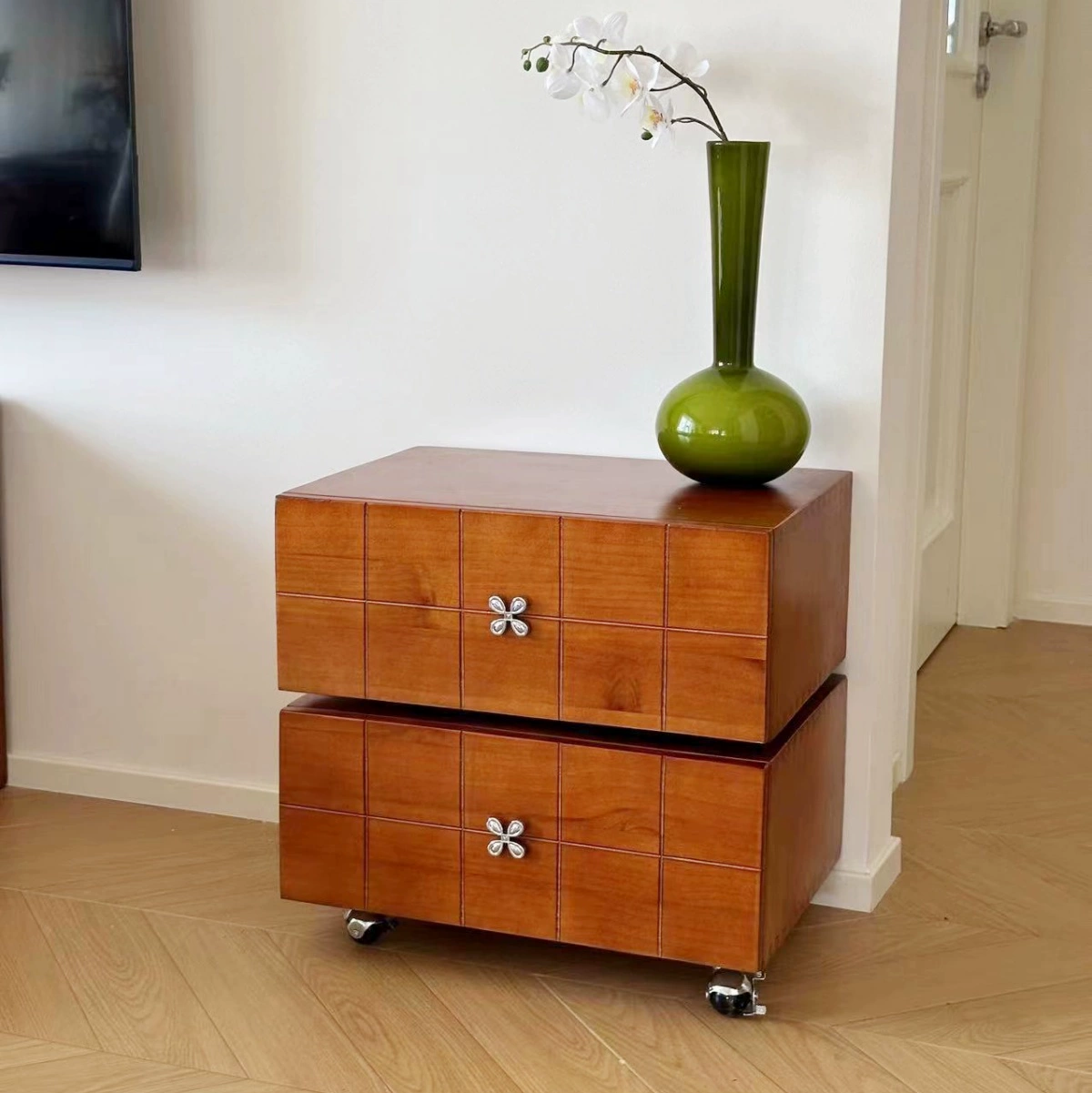 Rotatable Double Layer Solid Wood Nightstand with Wheels And Movable Drawer Storage Bedside Cabinet